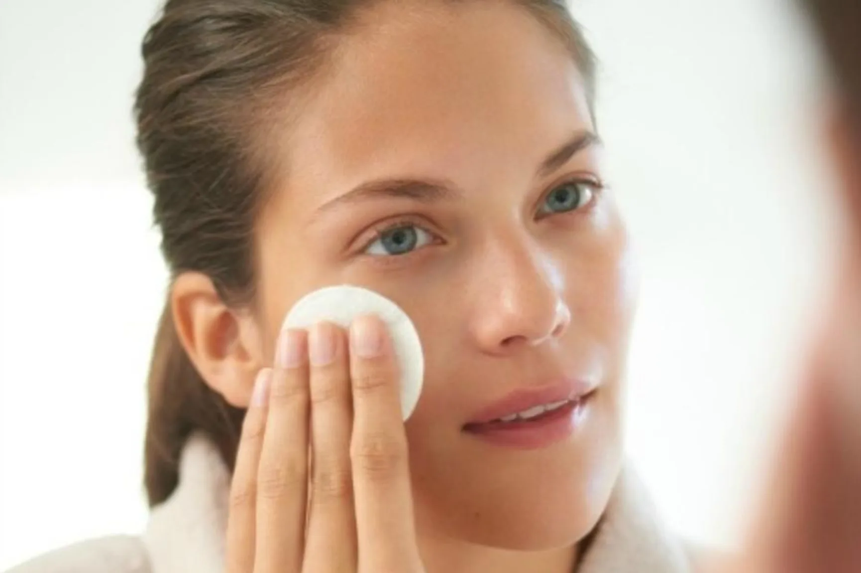 How to wash your Face: Face Wash vs Cleanser