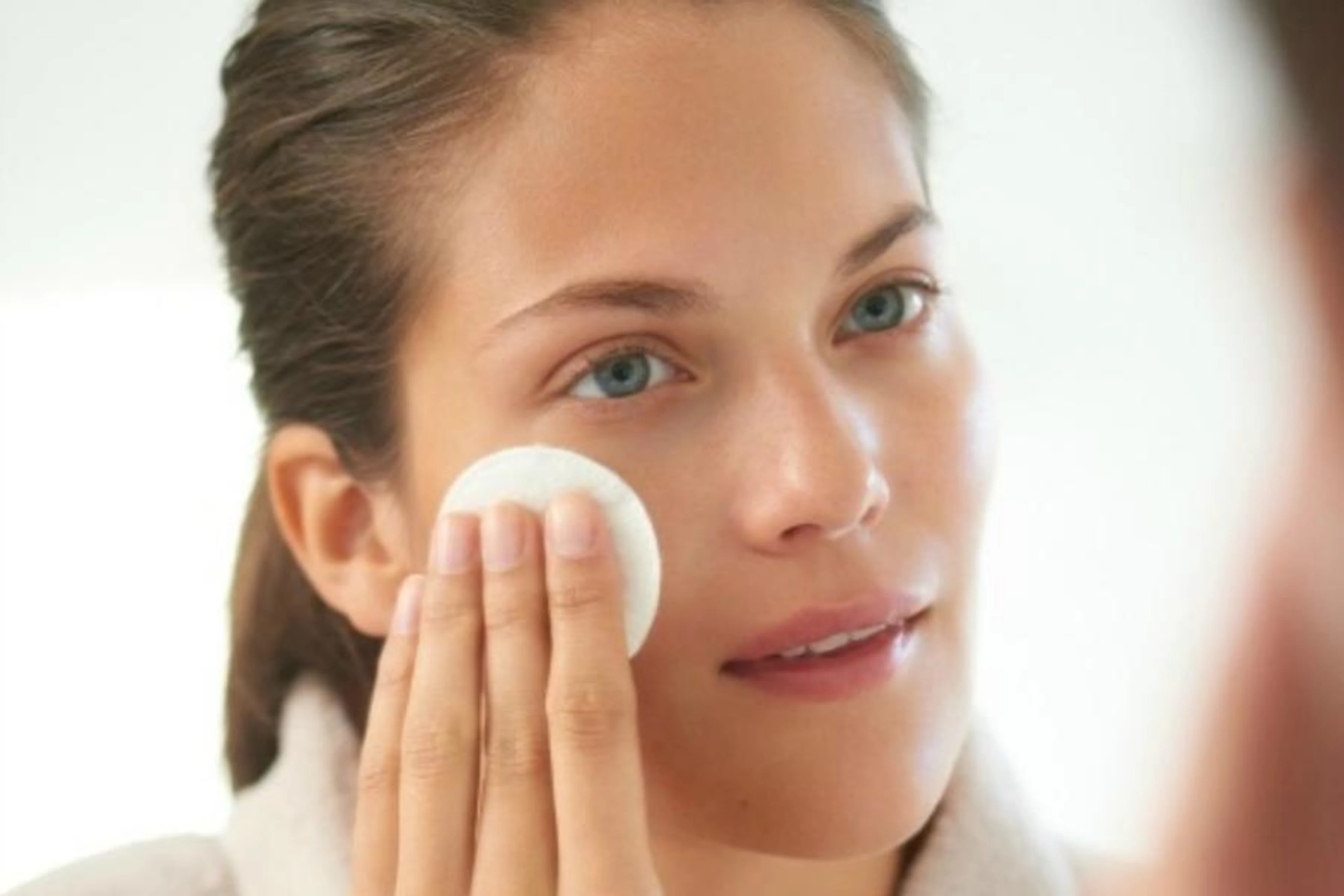 How to wash your Face: Face Wash vs Cleanser